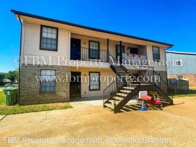 Main picture of 310 Kings Way Dr