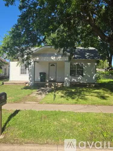 Main picture of 813 N Commerce St