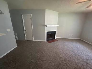 Main picture of 107 Country Town Dr