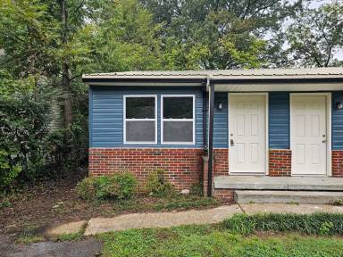 Main picture of 105 S Howell Ave
