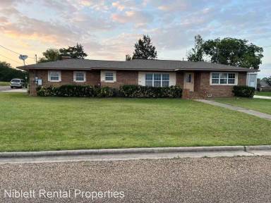 Main picture of 301 Alexander Rd