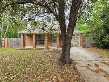 Main picture of 2013 Dickens Dr