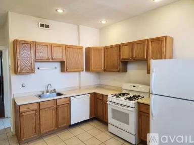 Main picture of 2652 W Evergreen Ave