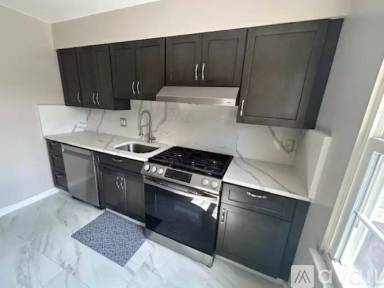 Main picture of 1008 Travis Ln