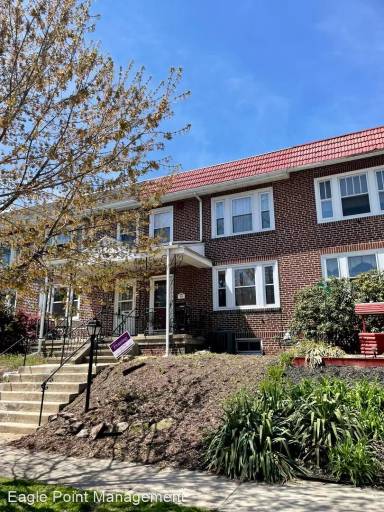 Main picture of 308 S 3rd Ave