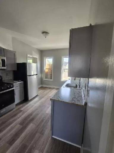 Main picture of 411 W Ferry St