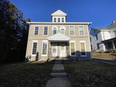 Main picture of 130 N Grant St
