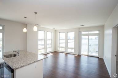 Main picture of 90 Marginal St