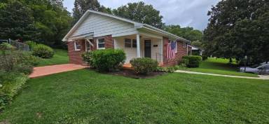 Main picture of 1224 Lamont Dr
