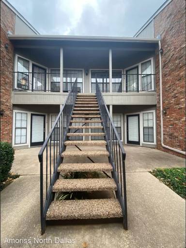 Main picture of 401 Pebble Way
