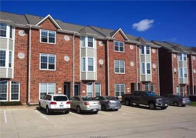 Main picture of Lakeridge Townhomes