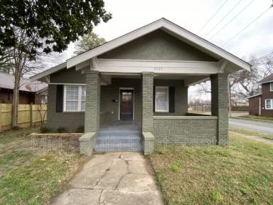 Main picture of 2323 E 2nd St