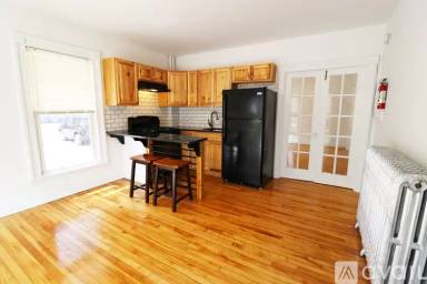 Main picture of 23 Ellsworth St