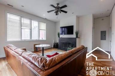 Main picture of 1354 W Augusta Blvd