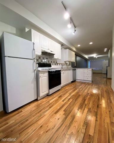 Main picture of 2032 W Erie St