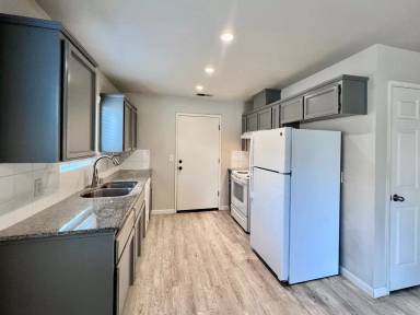 Main picture of 392 W Minarets Ave