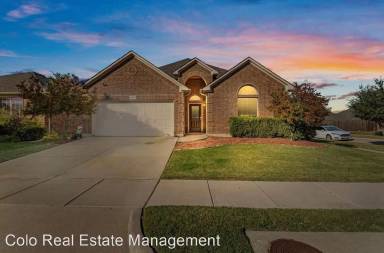 Main picture of 3200 Hornbeam St