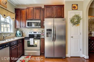 Main picture of 947 Silver Leaf Dr