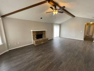 Main picture of 1207 University Dr