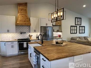 Main picture of 1130 E Indiana Ave