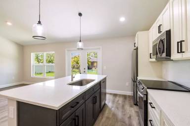 Main picture of 200 Locust Pass Way
