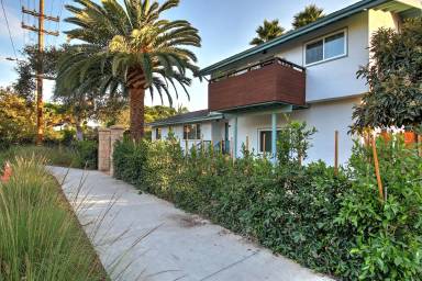 Main picture of 130 S Soledad St