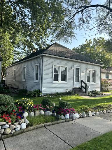 Main picture of 881 E Rowland Ave