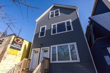 Main picture of 2437 N Ashland Ave