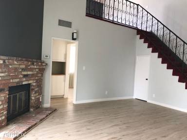 Main picture of 12711 Moorpark St
