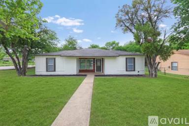 Main picture of 913 Estelle Ave