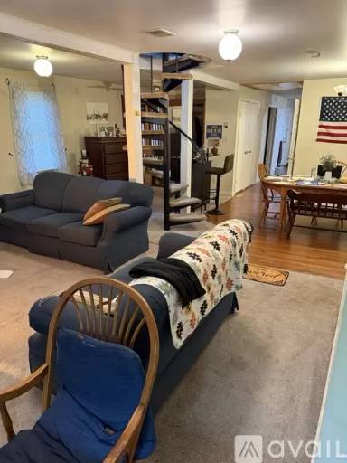 Main picture of 10 Lansing Ave