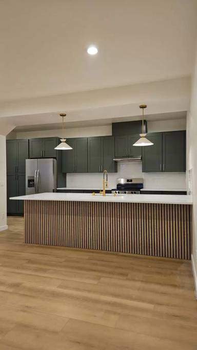Main picture of 431 Strand Rd
