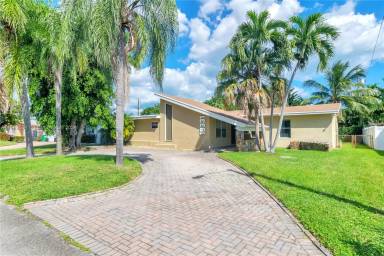Main picture of 19331 NE 18th Ct