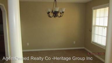 Main picture of 2145 Hobbit Way