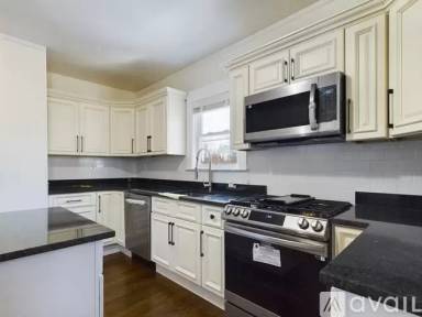 Main picture of 160 Williams St