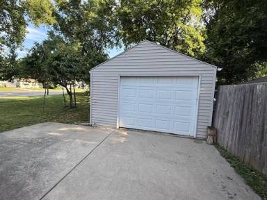 Main picture of 1290 W King St