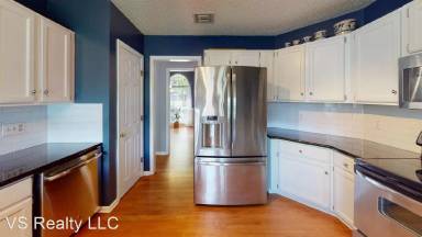 Main picture of 2645 Stonegate Dr