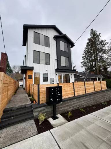 Main picture of 528 N 72nd St