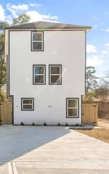 Main picture of 8330 Parker Rd