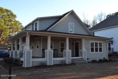 Main picture of 845 N May St