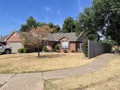 Main picture of 224 Midway Dr
