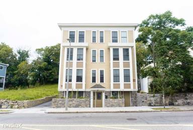 Main picture of 2747 Washington St