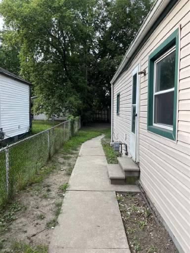 Main picture of 2686 Emmons Ave