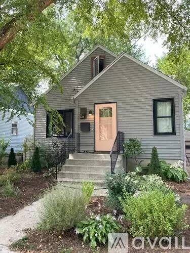 Main picture of 924 Clarence Ct