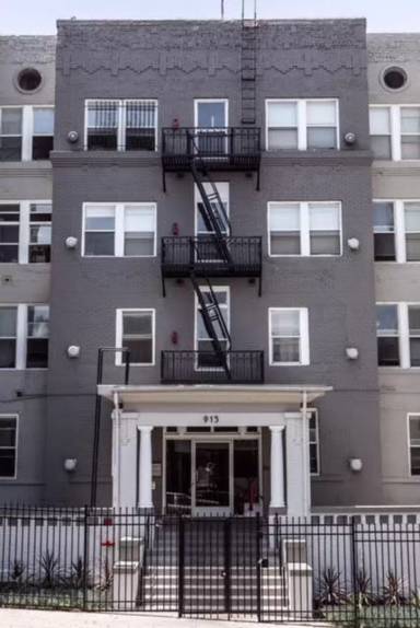 Main picture of 915 S Carondelet St