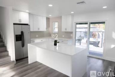 Main picture of 53130 Avenida Mendoza