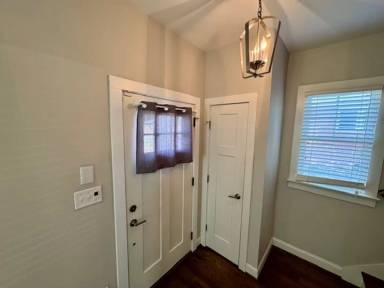 Main picture of 217 S Pettigrew St