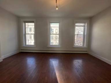 Main picture of 183 Montgomery St