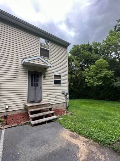 Main picture of 907 Chester Rd