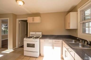 Main picture of 1801 Oakmont Dr NW